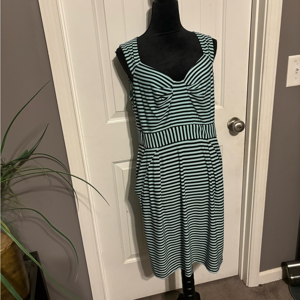 Dress - Picture 2 of 4